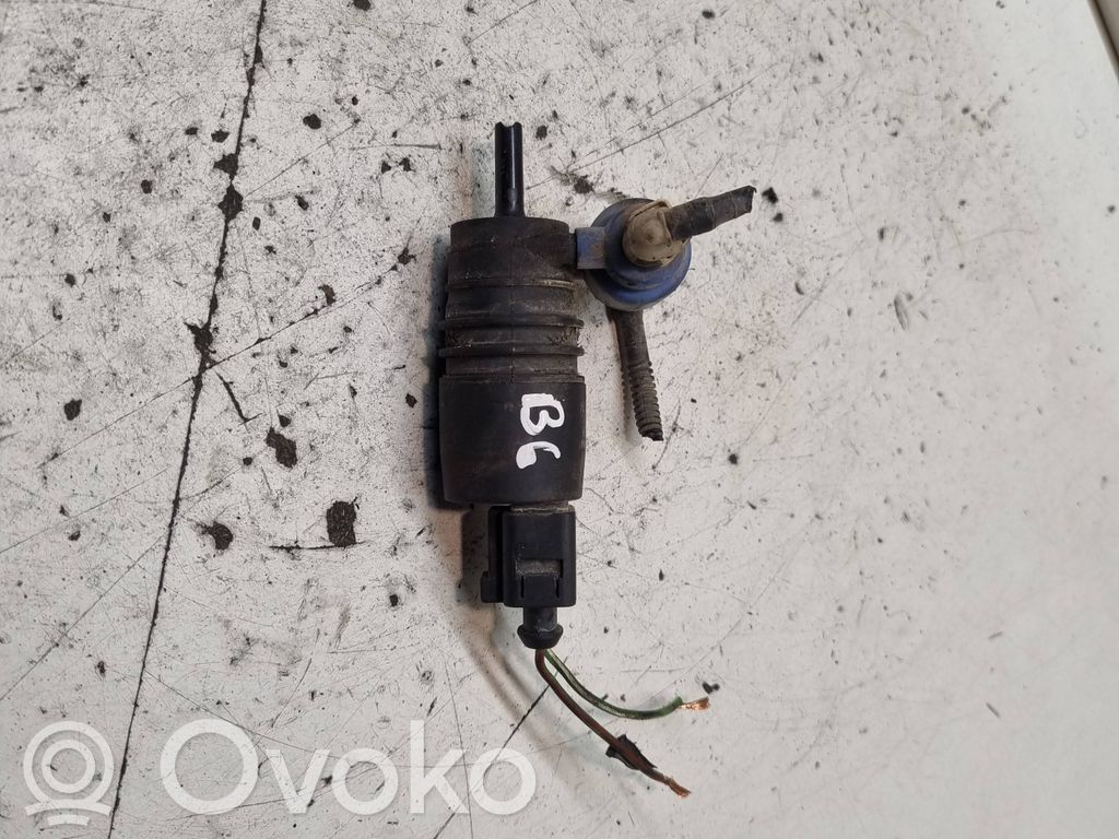 Volkswagen PASSAT B6 Windscreen/windshield washer pump 