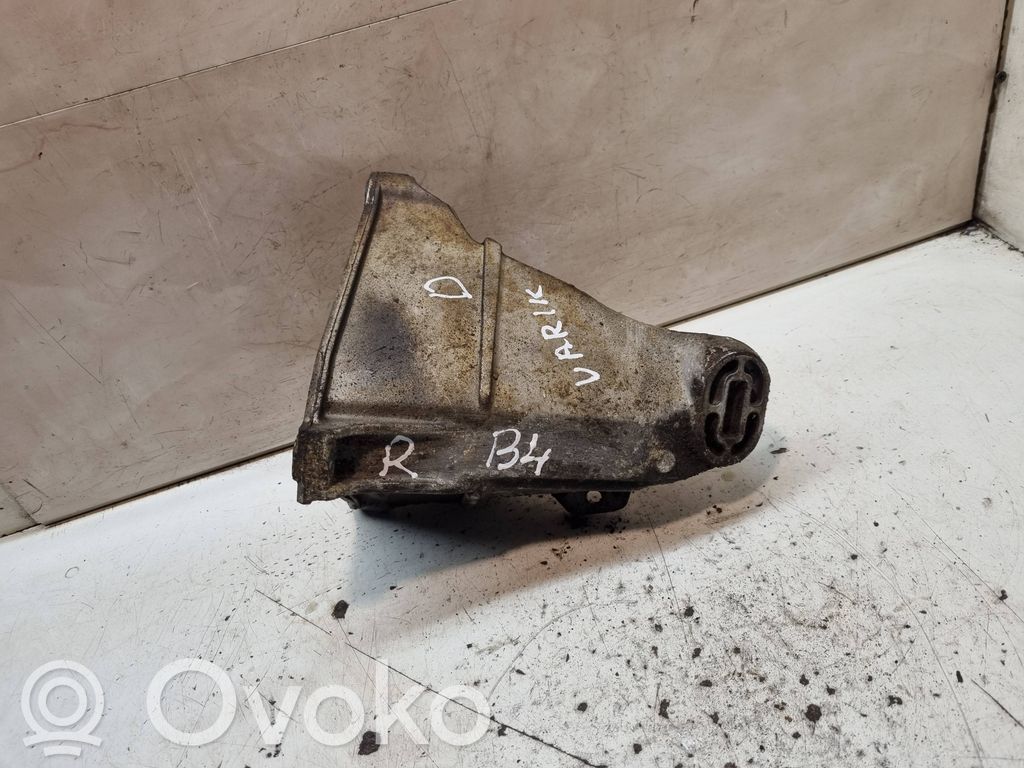 Audi 80 90 S2 B4 Engine mounting bracket 