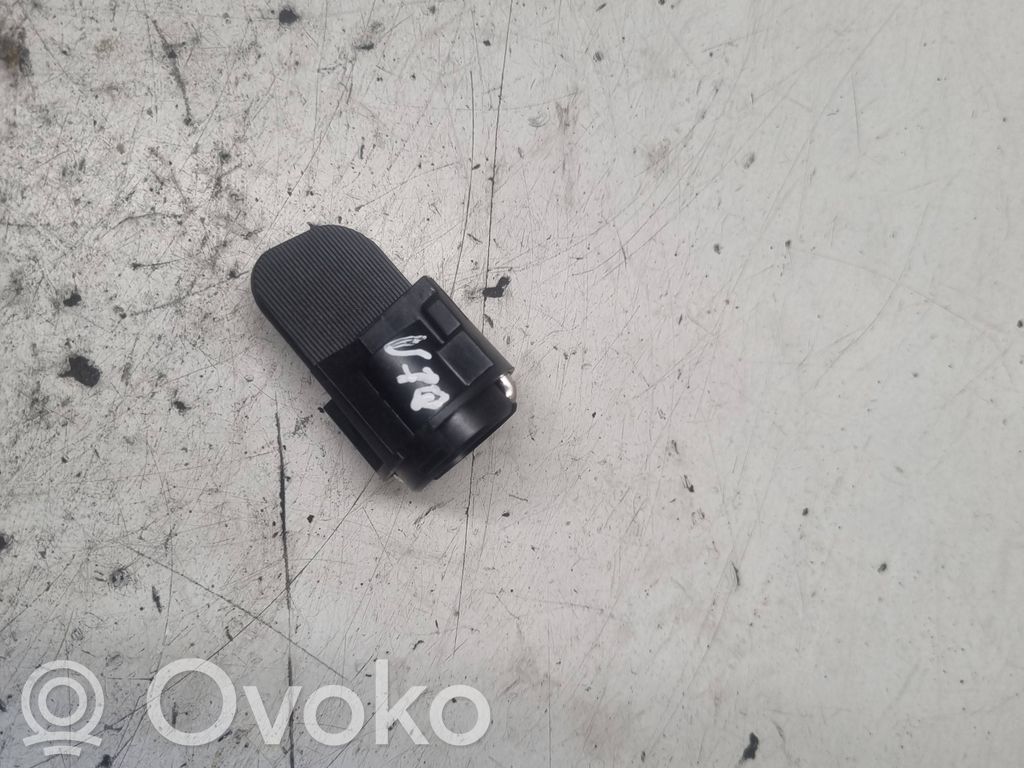 Volvo V70 Tail light bulb cover holder 