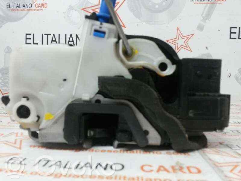 Opel Astra H Front door lock 