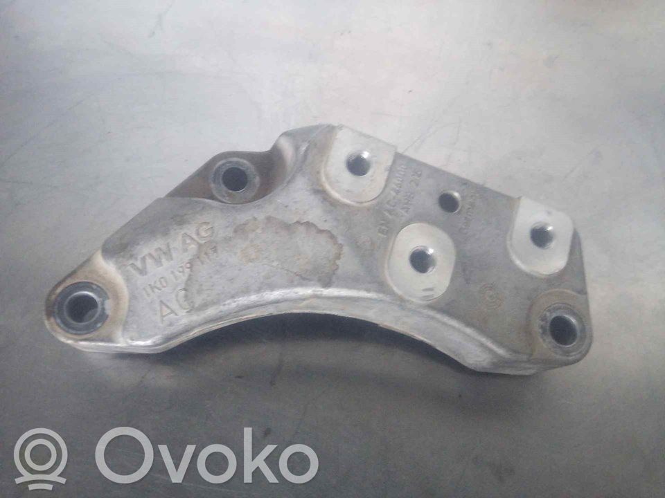 Volkswagen Passat Alltrack Engine mount bracket 