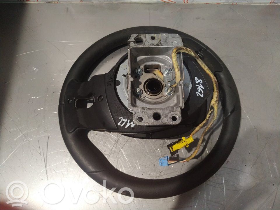 Ohjauspyörä   8162