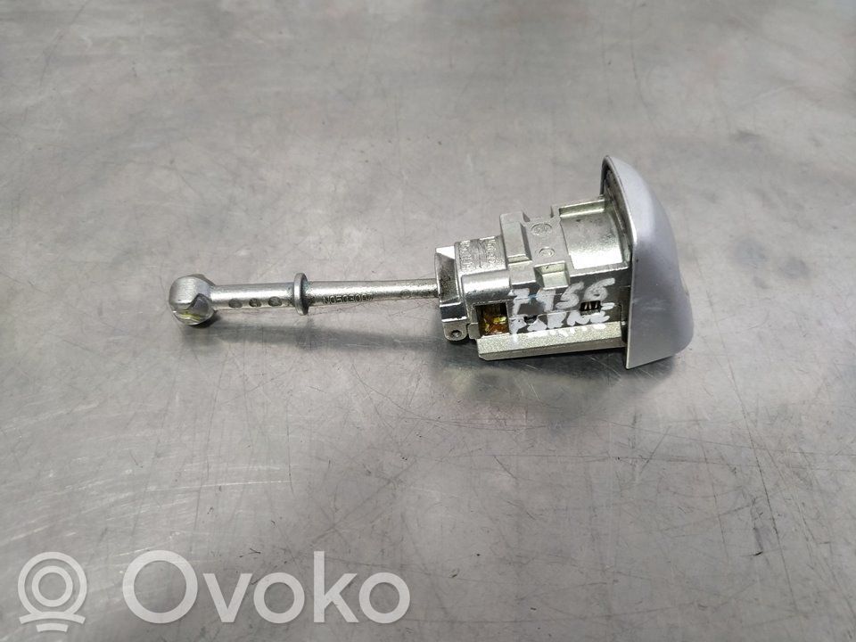 Volkswagen Polo Cerradura de puerta delantera 