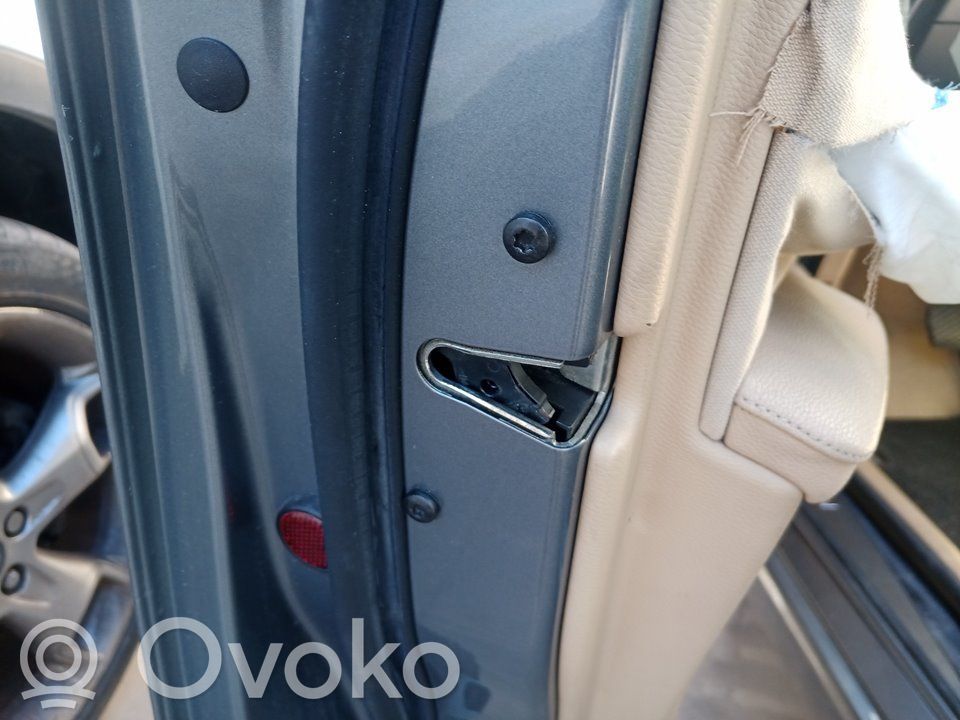 Cerradura de puerta delantera