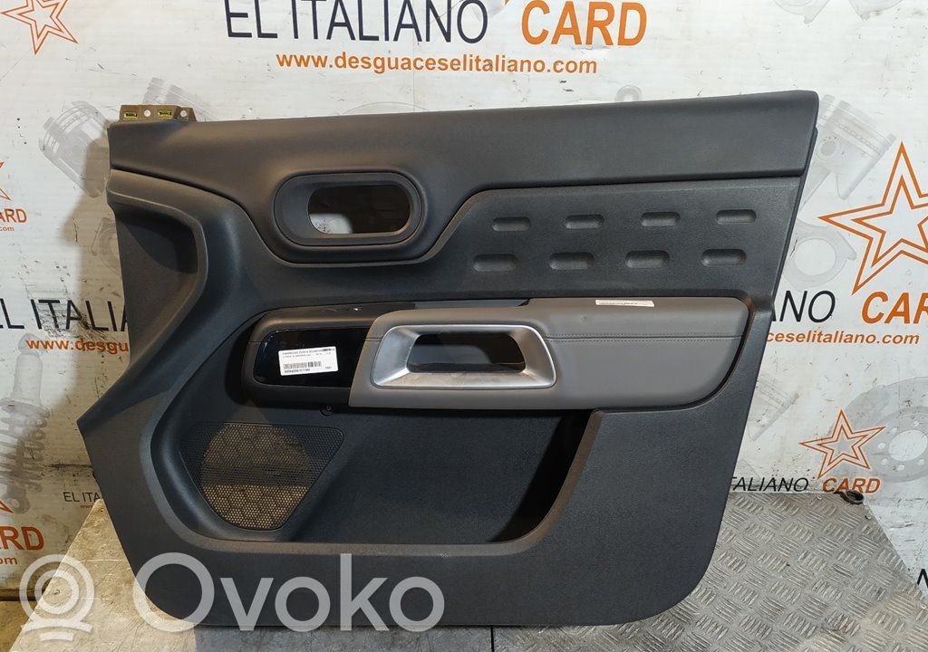 Revestimiento de puerta delantera
