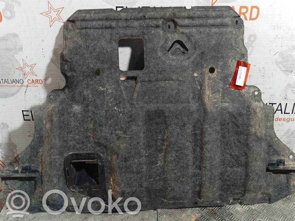 Cache de protection sous moteur