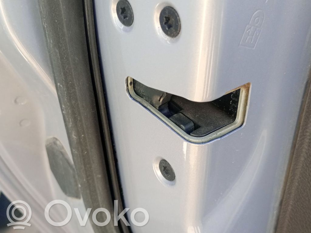Cerradura de puerta trasera