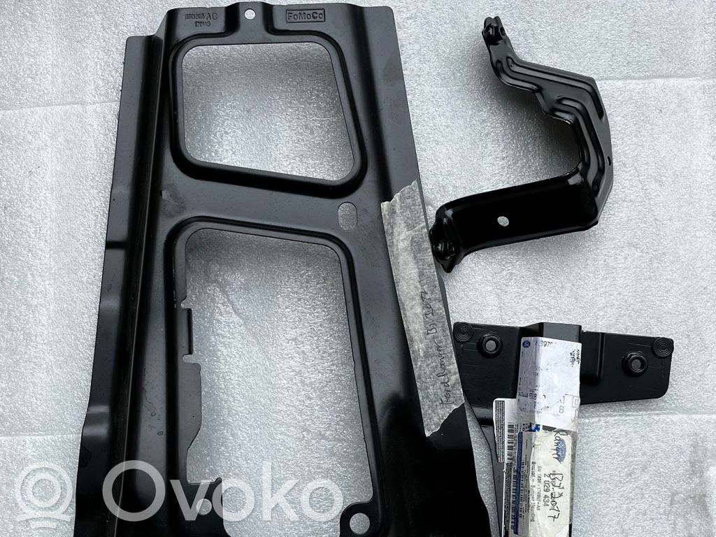 Ford Ranger Uchwyt / Mocowanie błotnika przedniego 