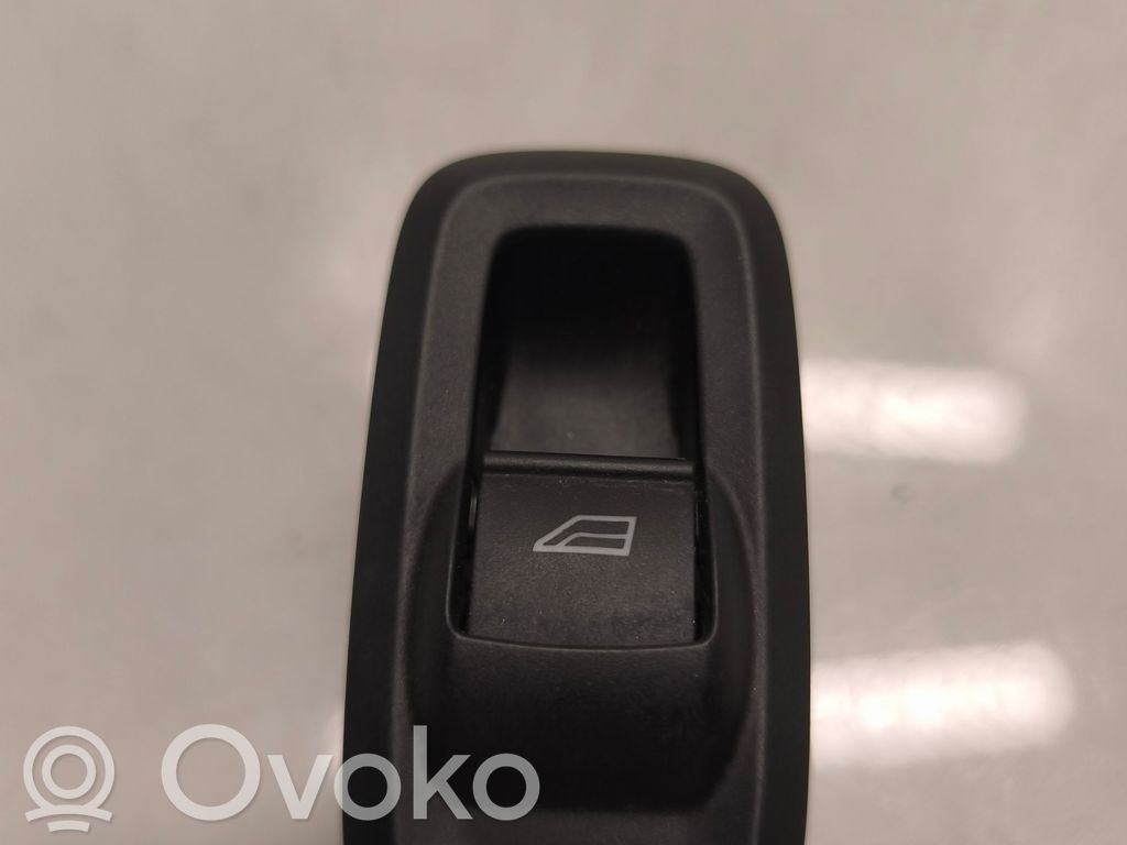 Electric window control switch   G1B514529AA