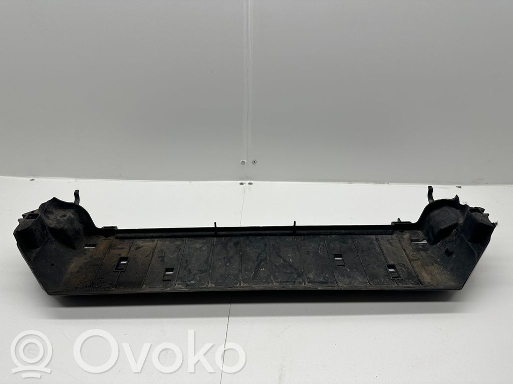 BMW X5 F15 Apatinė dalis radiatorių panelės (televizoriaus) 