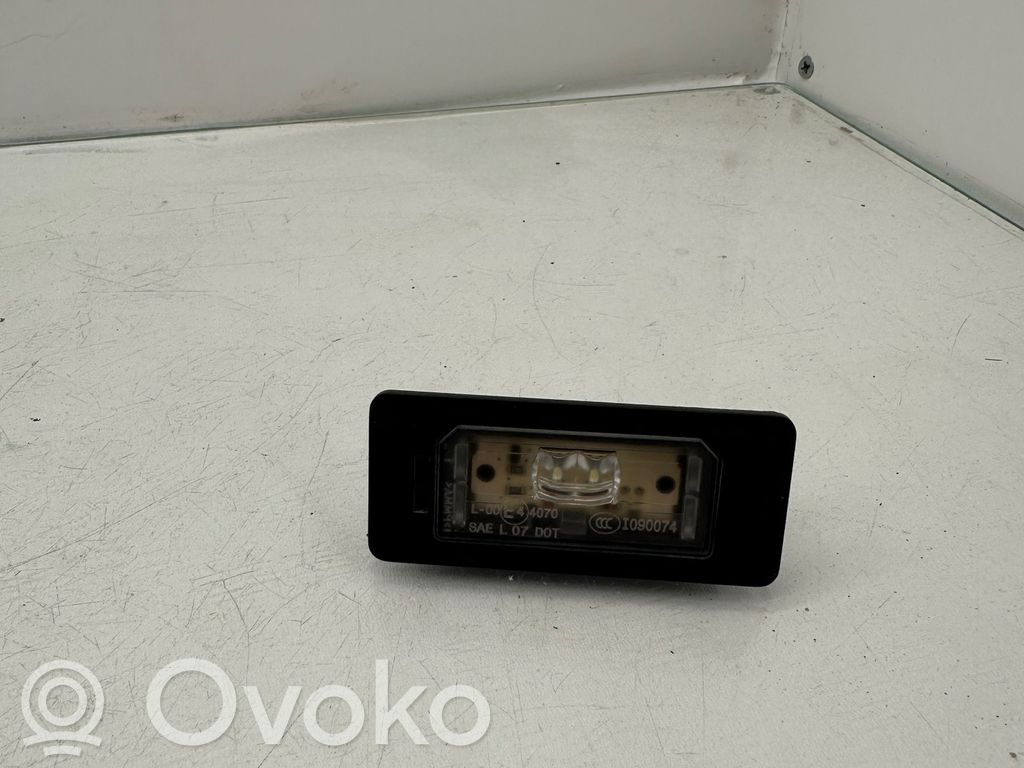 BMW 3 F30 F35 F31 Lampa oświetlenia tylnej tablicy rejestracyjnej 