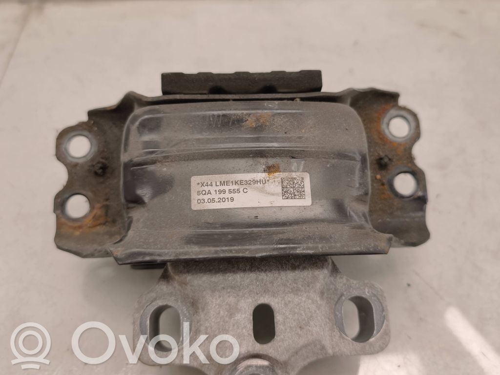 Volkswagen Tiguan Engine mount bracket 