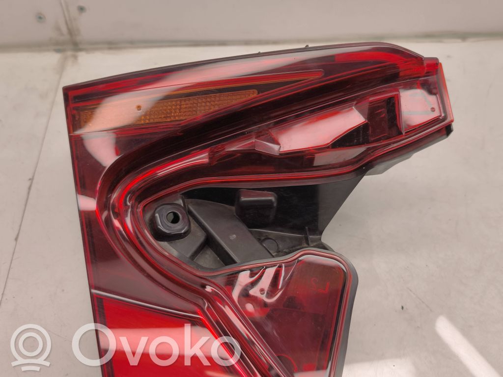 Lampy tylnej klapy bagażnika   81590F4130