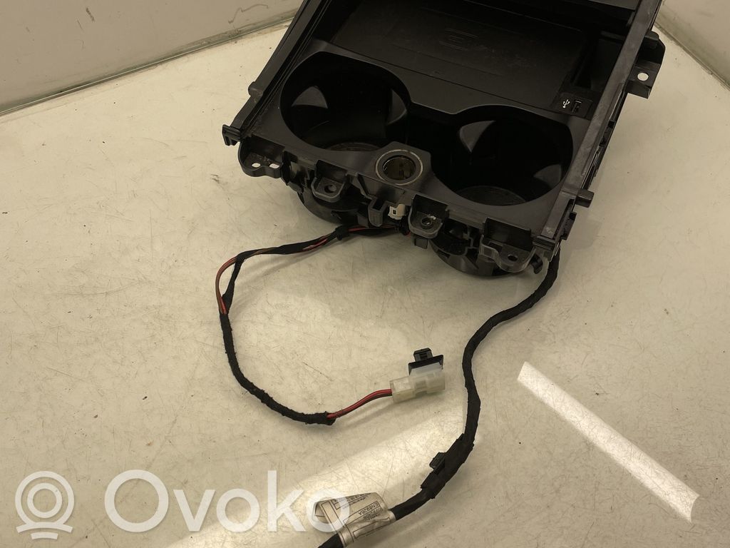 BMW X5 G05 Puodelių laikiklis (priekyje) 