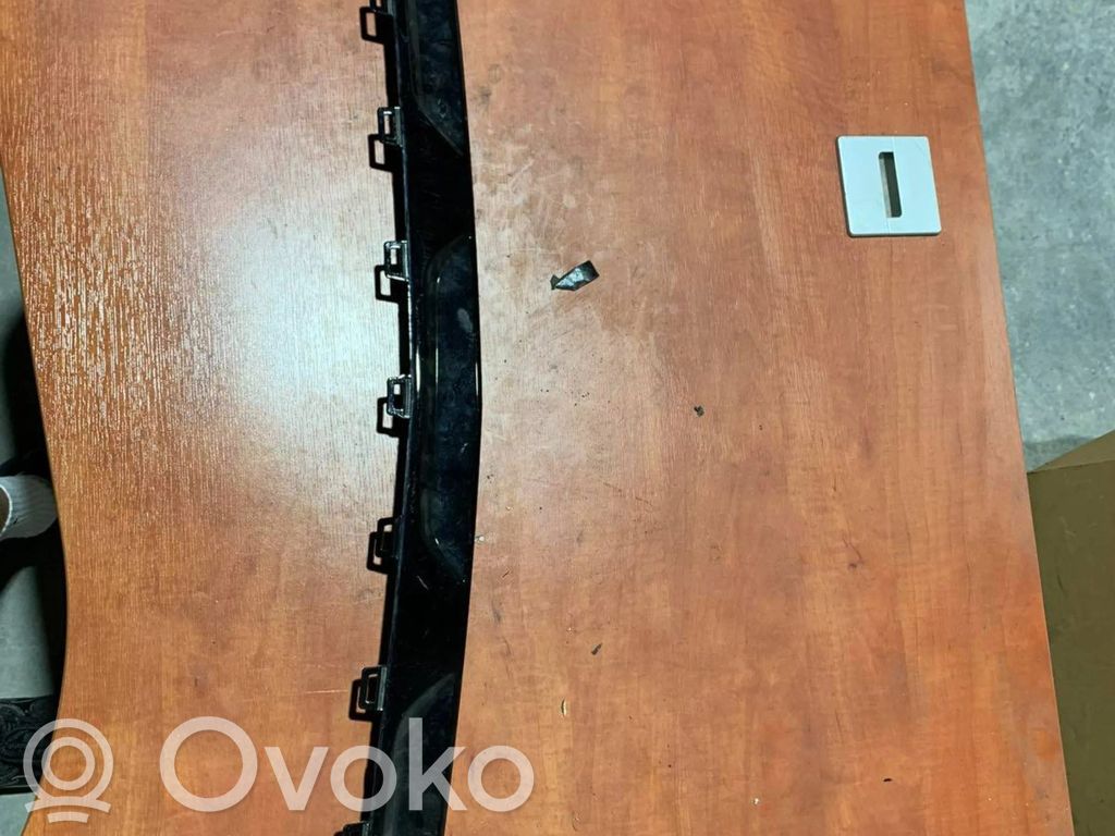 Headlight part   4M8805285