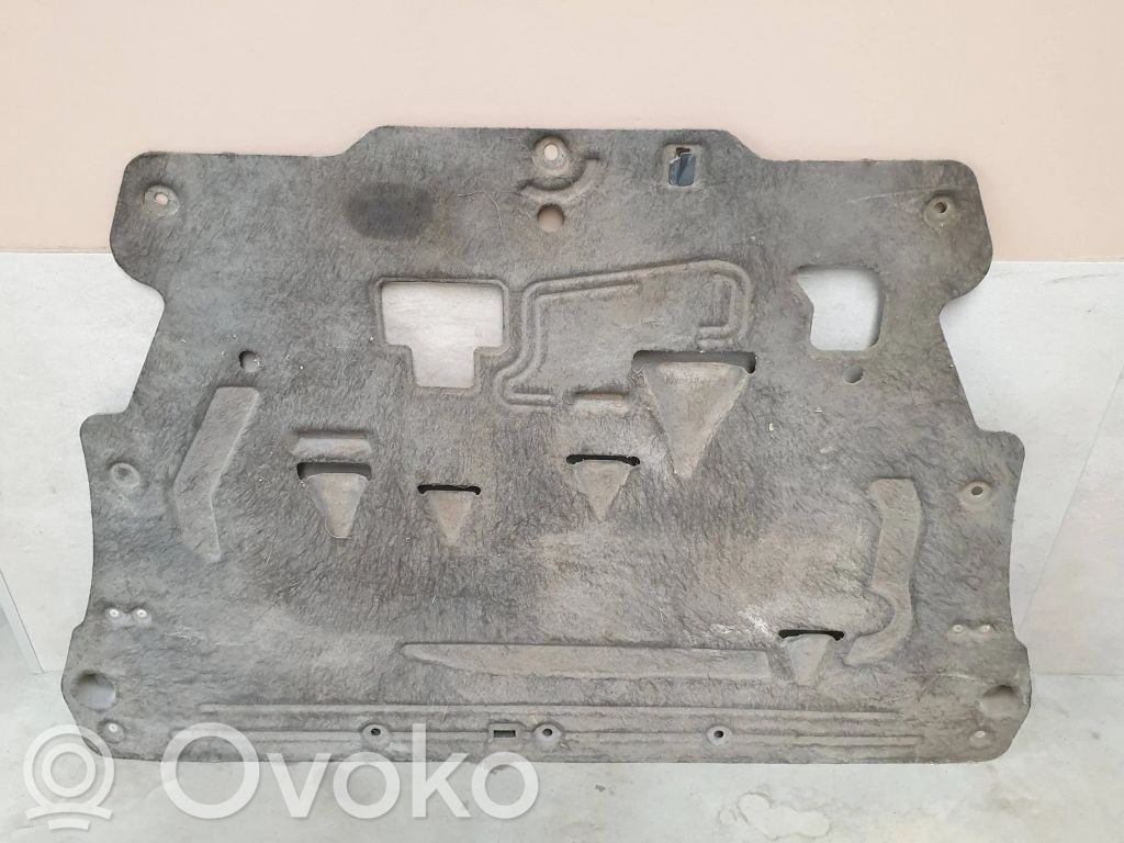 Volvo XC90 Engine splash shield/under tray 