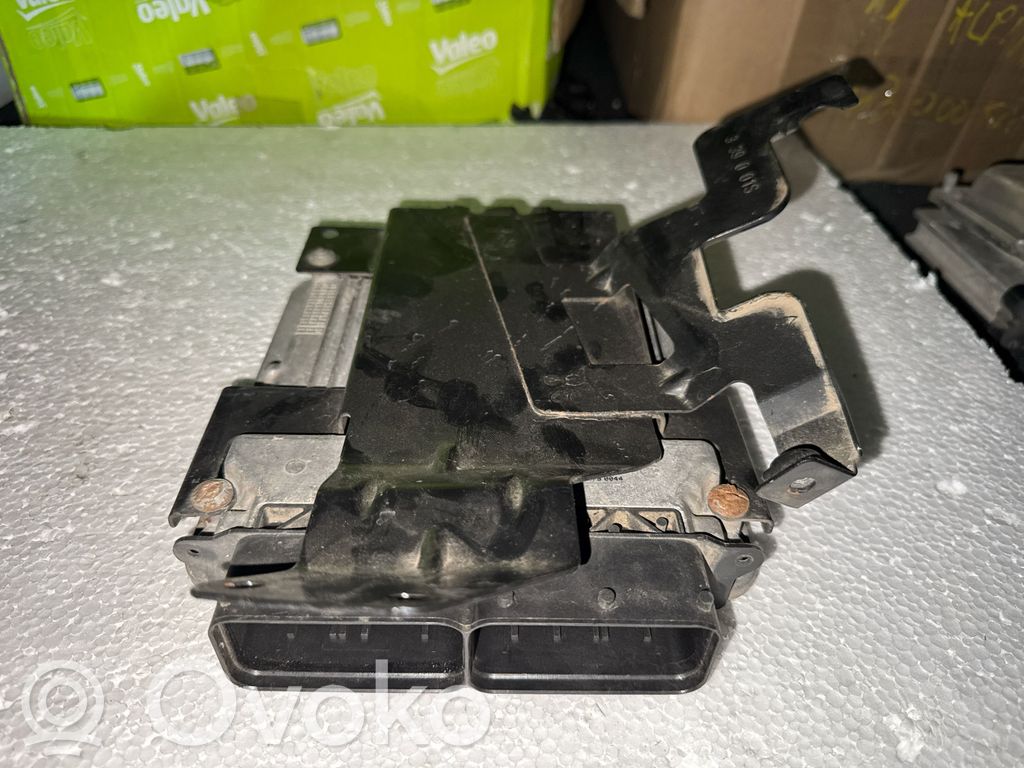 Volkswagen Touareg II Engine control unit/module 