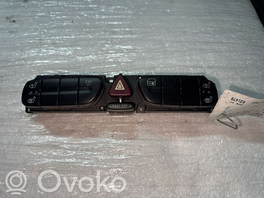 Mercedes-Benz C W203 Comutator lumini pericol 