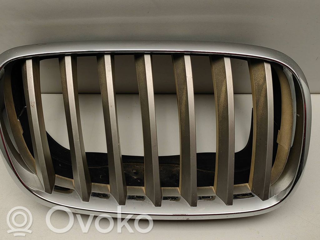 BMW X5 E70 Augšējais režģis 