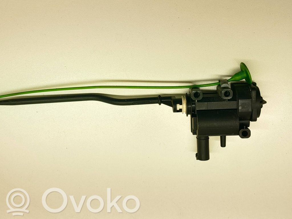 BMW 3 E90 E91 Fuel tank cap lock 