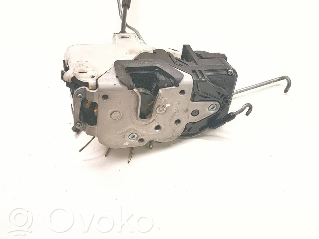 Opel Insignia A Front door lock 