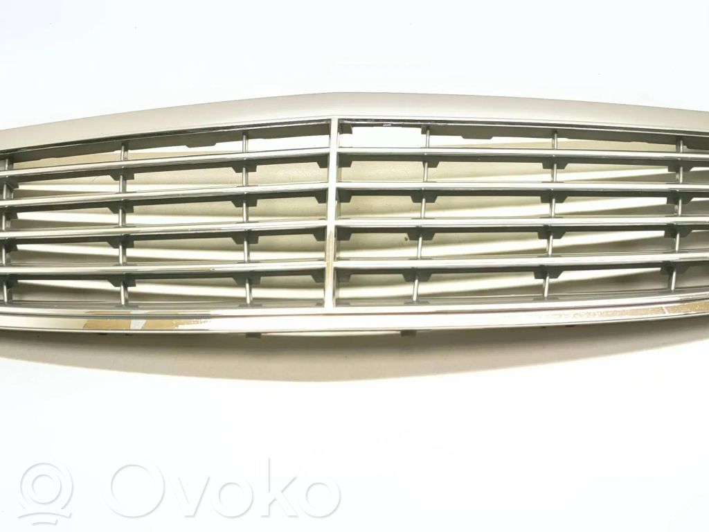 Mercedes-Benz E W211 Etusäleikkö 