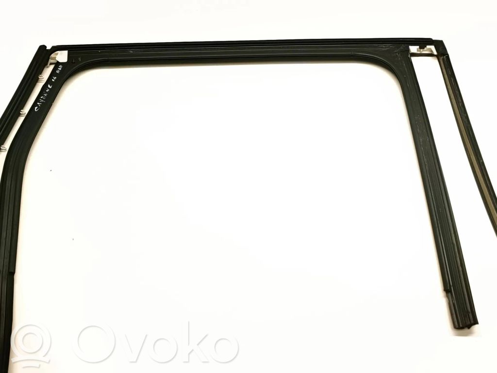 Porsche Cayenne (92A) Rubber seal rear door window/glass 
