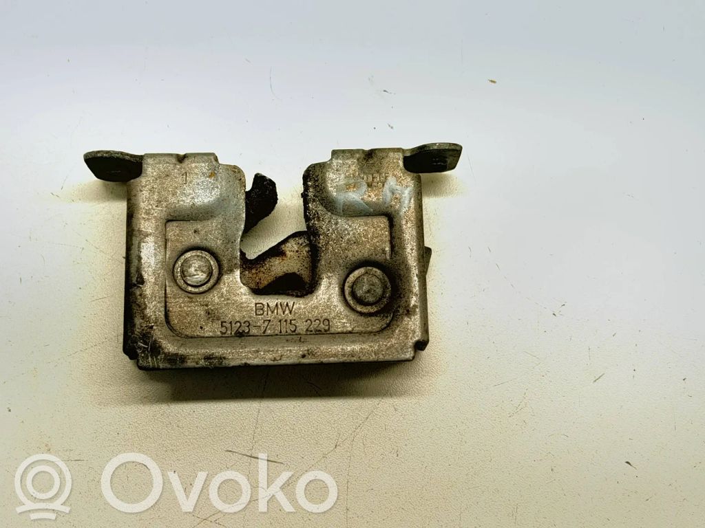 Spyna variklio dangčio   51237115229