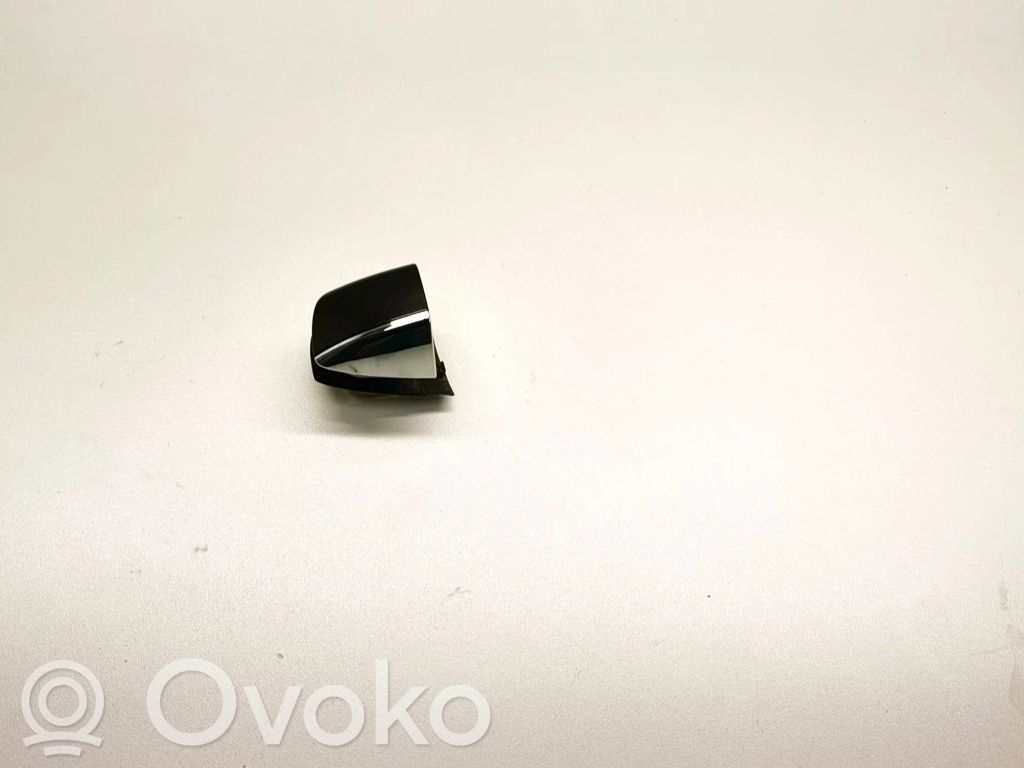 Osłona klamki drzwi przednich   8R0837167