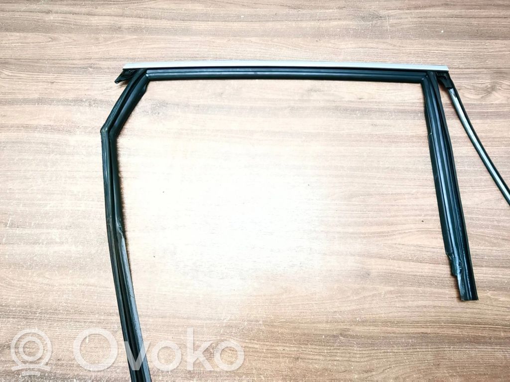 Audi Q7 4M Gummidichtung Fenster Scheibe Tür hinten 