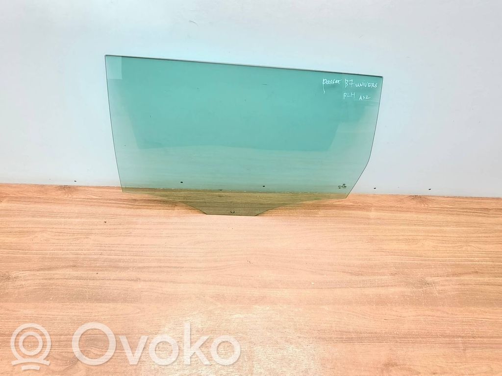 Volkswagen PASSAT B7 Takaoven ikkunalasi 