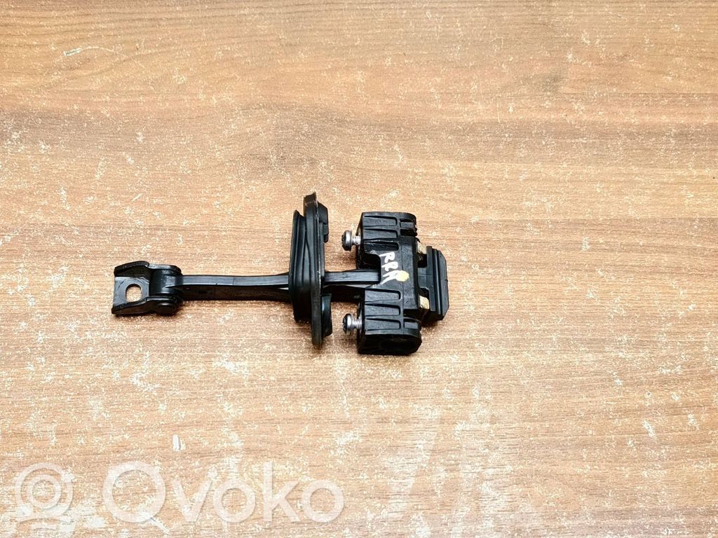 BMW 3 F30 F35 F31 Takaoven pidätin 