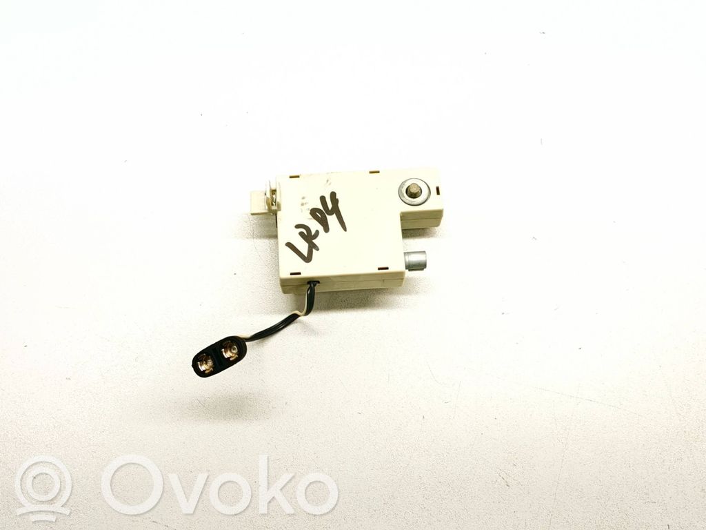 Land Rover Discovery 3 - LR3 Aerial antenna amplifier 