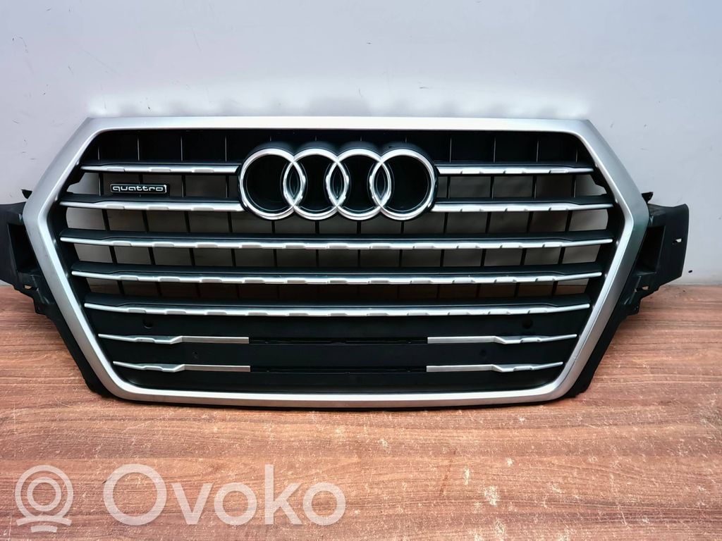 Audi Q7 4M Maskownica / Grill / Atrapa górna chłodnicy 