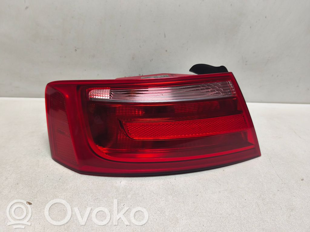 Rear/tail lights   8T8945095E