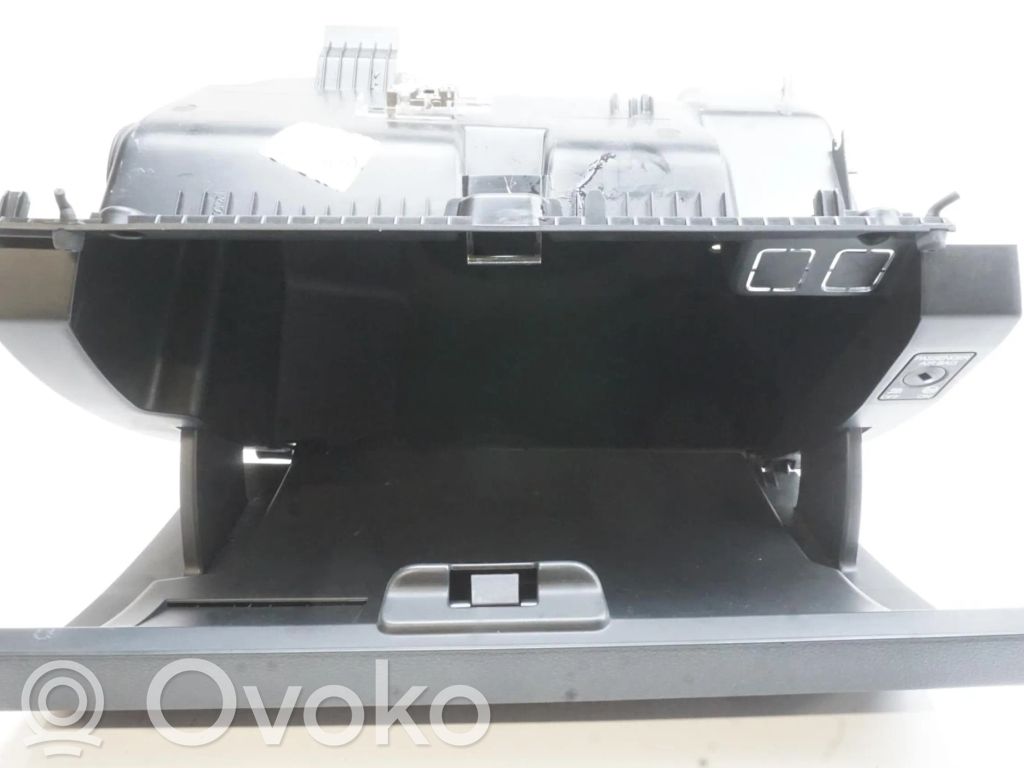 Skoda Fabia Mk3 (NJ) Juego guantera 
