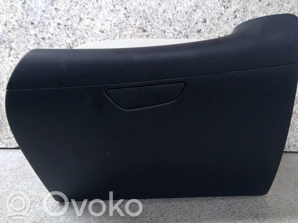 Renault Captur Daiktadėžės (bordačioko) komplektas 