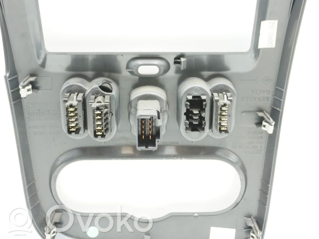 Dacia Duster Radio/GPS head unit trim 