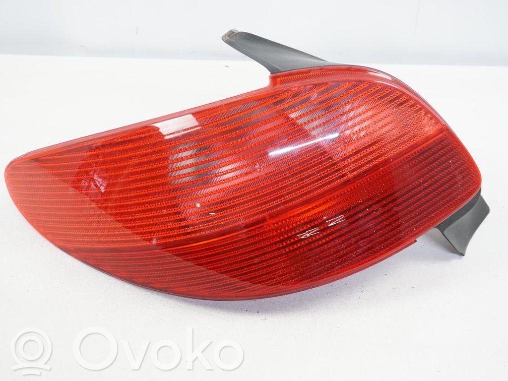 Peugeot 206 Lampă spate în caroserie 