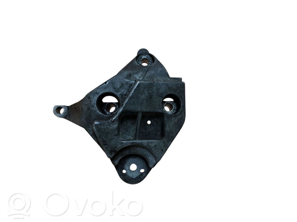 Renault Kangoo I Engine mounting bracket 