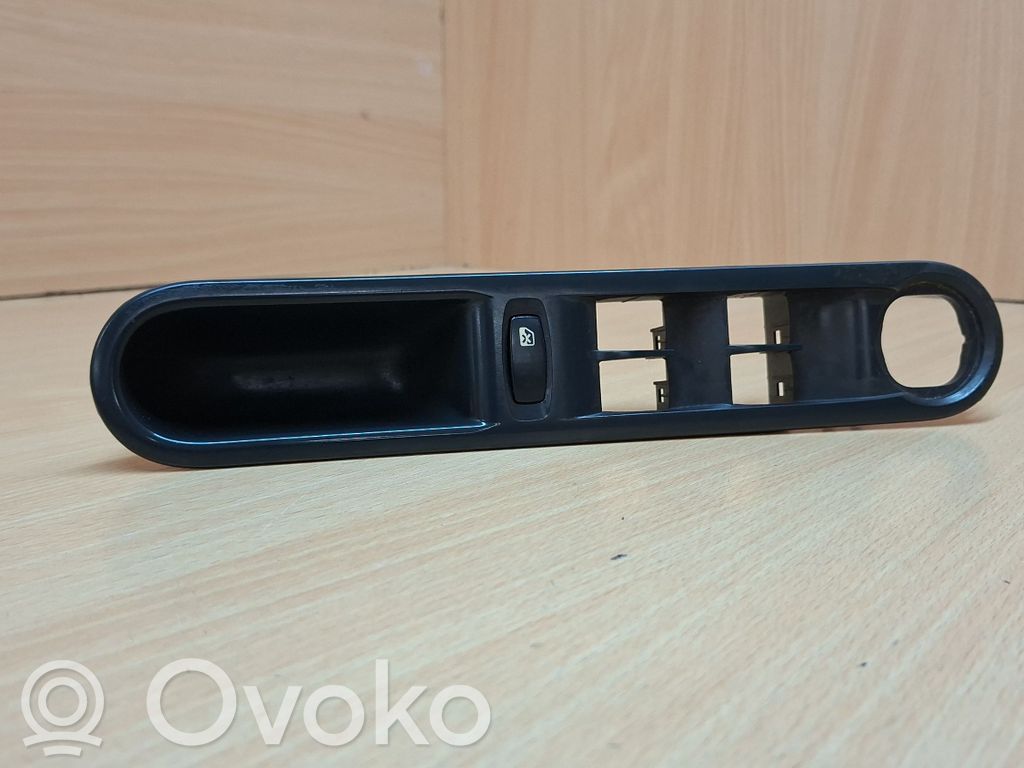 Electric window control switch   8200519355,7701208070