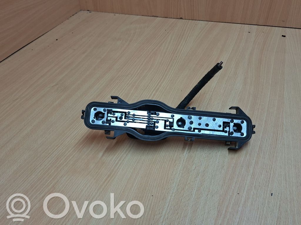 Renault Espace IV Aizmugures spuldzes vāka turētājs 