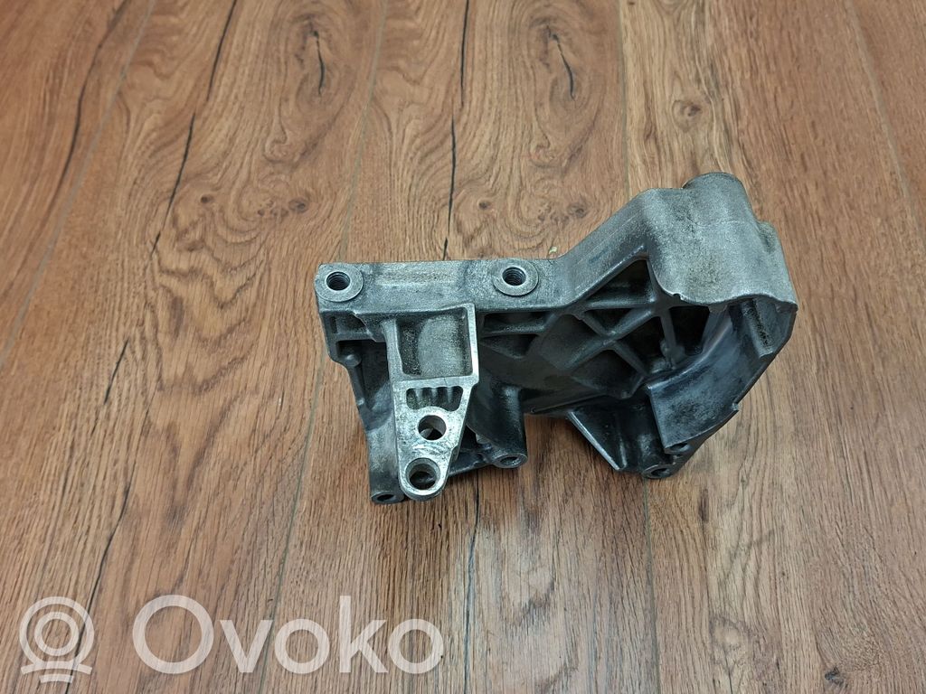 Renault Laguna III Engine mounting bracket 