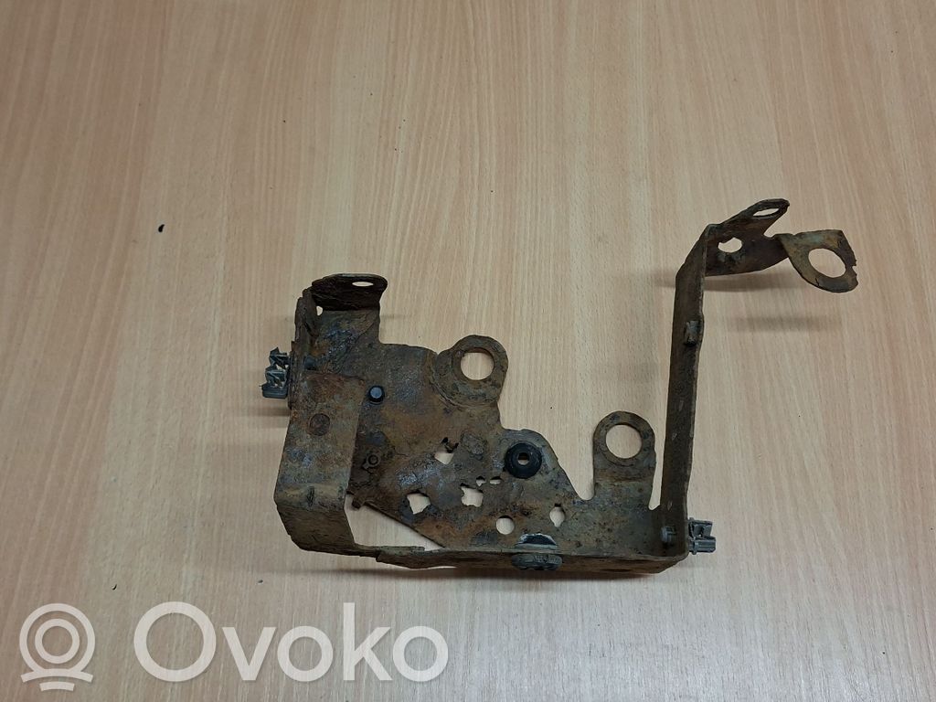 Renault Espace IV ABS-pumpun kiinnike 