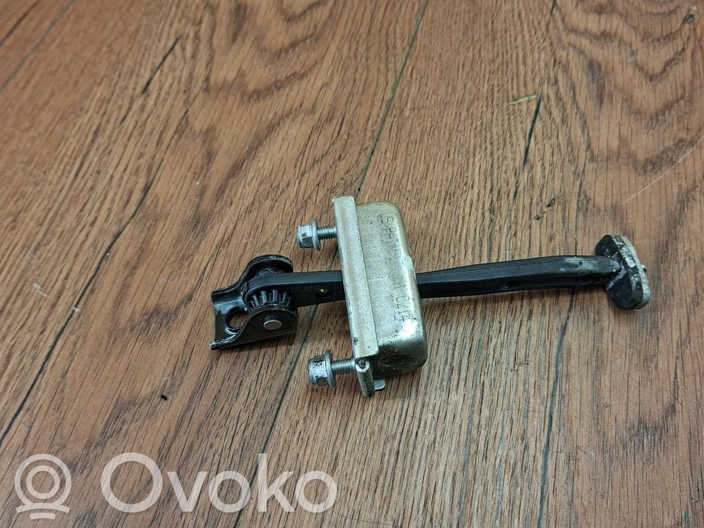 Ford Focus C-MAX Takaoven pidätin 
