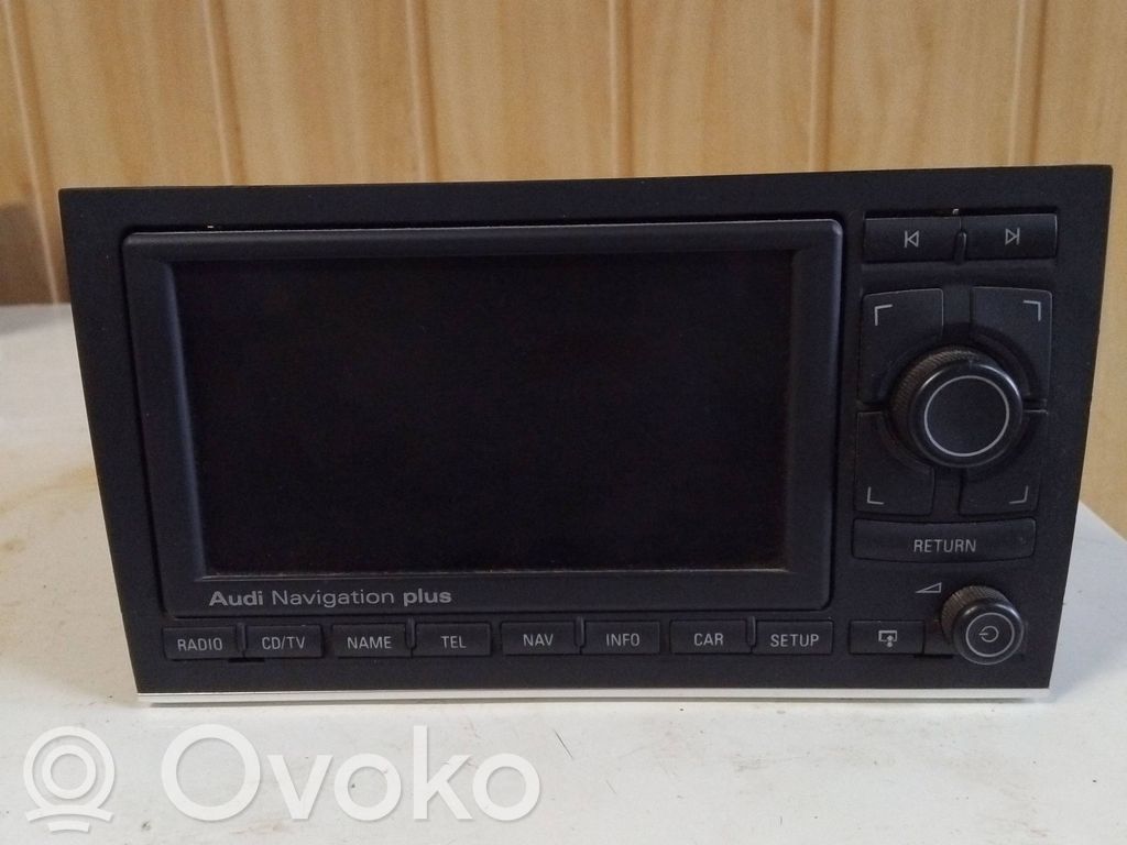 Audi A4 S4 B7 8E 8H Panel / Radioodtwarzacz CD/DVD/GPS 