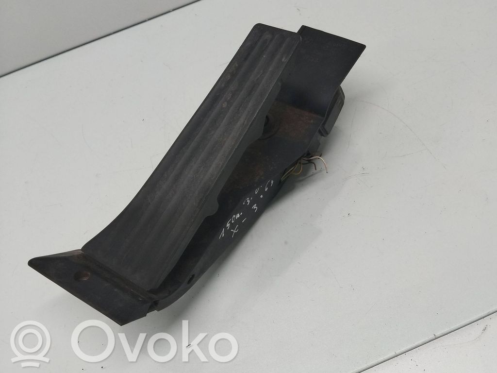 Accelerator throttle pedal   6766930,25916013,990604