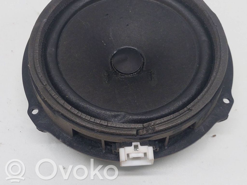 Ford S-MAX Takaoven kaiutin 
