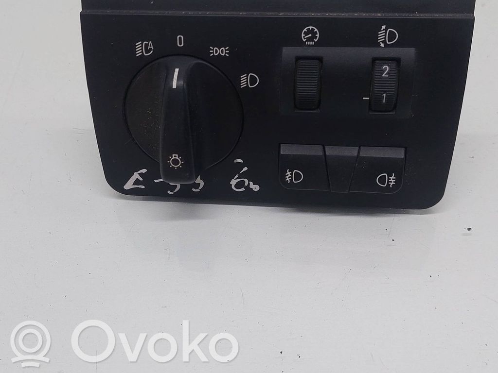 Light switch   6909776,037045060,020324