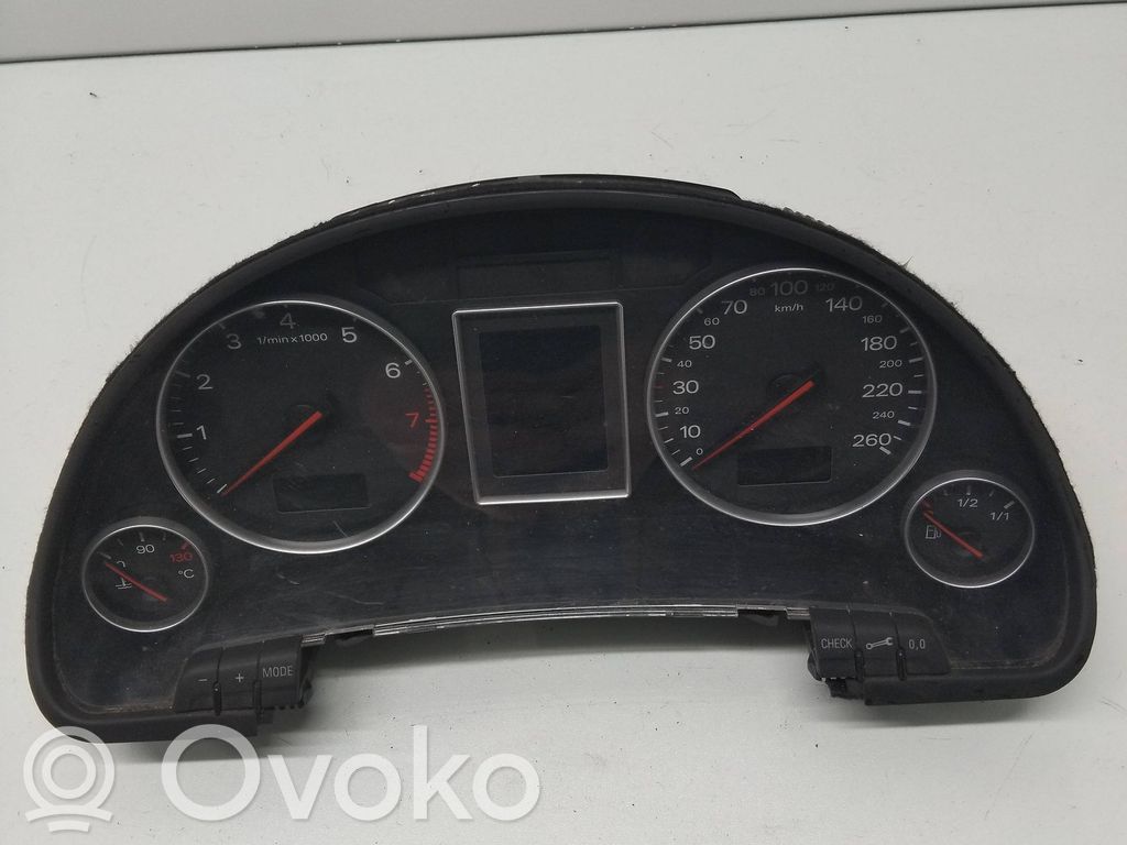 Audi A4 S4 B6 8E 8H Licznik / Prędkościomierz 